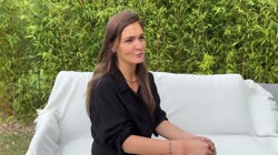 Dosynophia 25 Years Old Saleswoman 20 03 2025